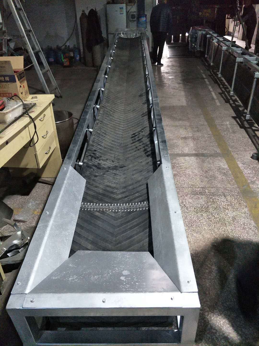 皮帶輸送機爬坡皮帶傳送機 污泥石子裝車皮帶輸送機